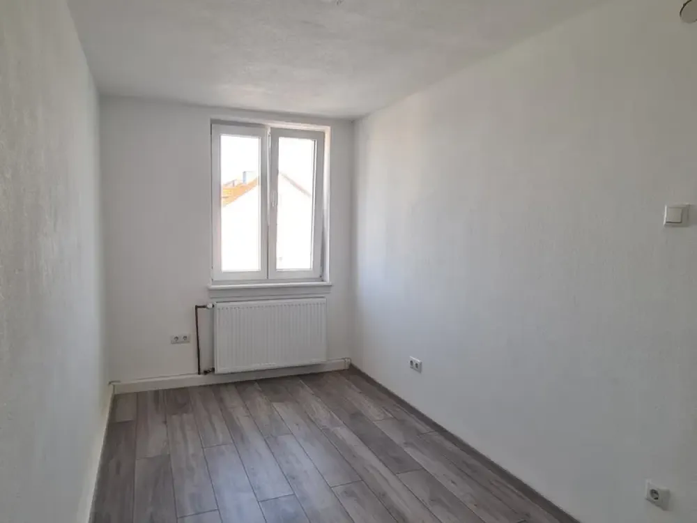 Bright 3-room apartment with kitchen and bathroom near Fraunhofer Institute & University of Kassel!