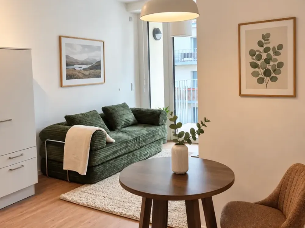 Neubau, 1.5 Zimmer, möbliert, im Herz von Friedrichshain, Anmeldung, Waschtrockner, Loggia, etc