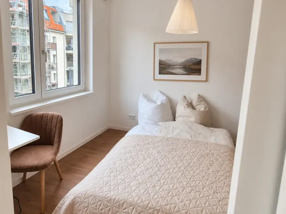 Neubau, 1.5 Zimmer, möbliert, im Herz von Friedrichshain, Anmeldung, Waschtrockner, Loggia, etc