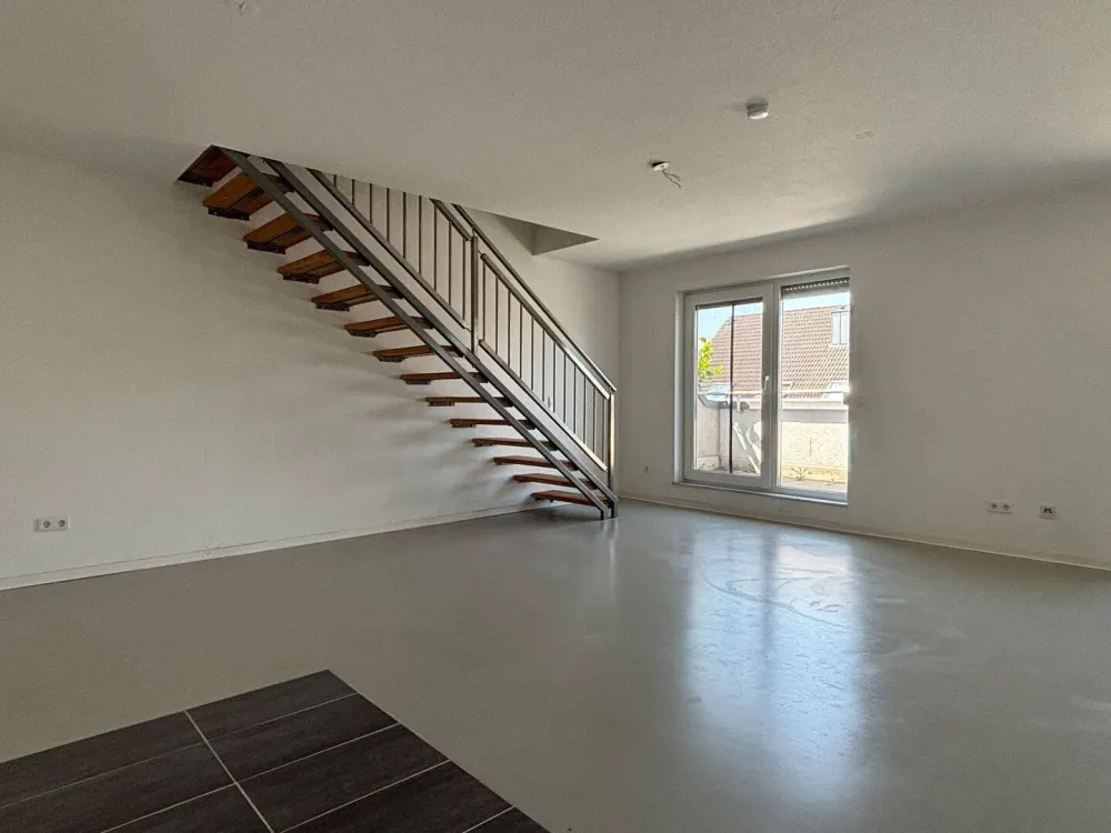 Moderne 2 Zimmer Wohnung auf zwei Etagen mit Balkon!
