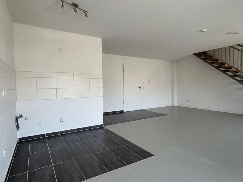 Moderne 2 Zimmer Wohnung auf zwei Etagen mit Balkon!