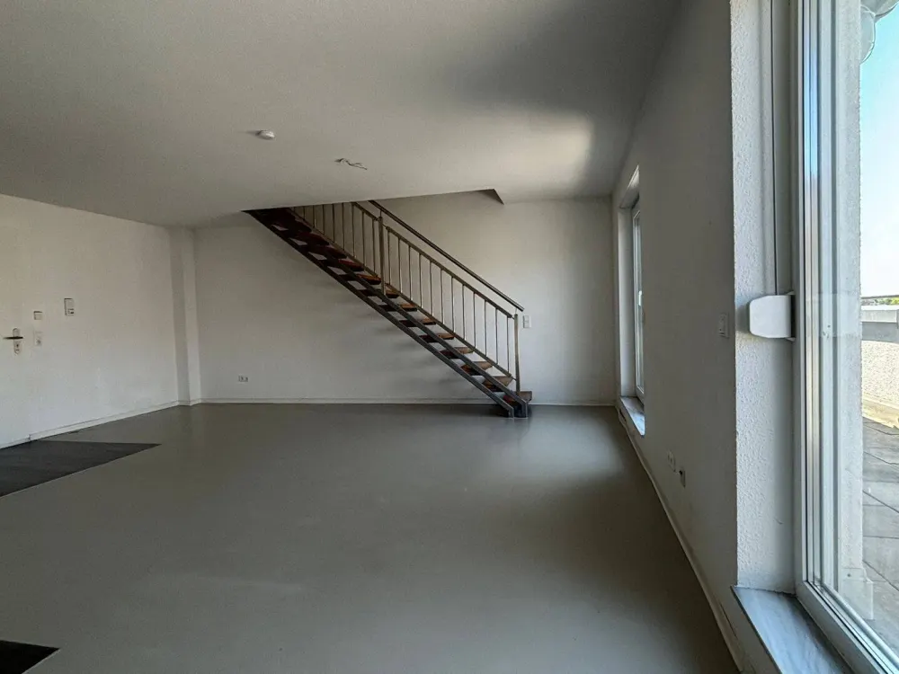 Moderne 2 Zimmer Wohnung auf zwei Etagen mit Balkon!