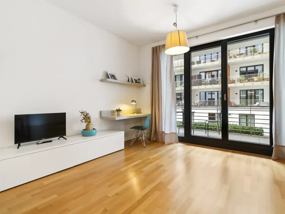 Modern Furnished Apartment with Balcony in Prenzlauer Berg | Kastanienallee