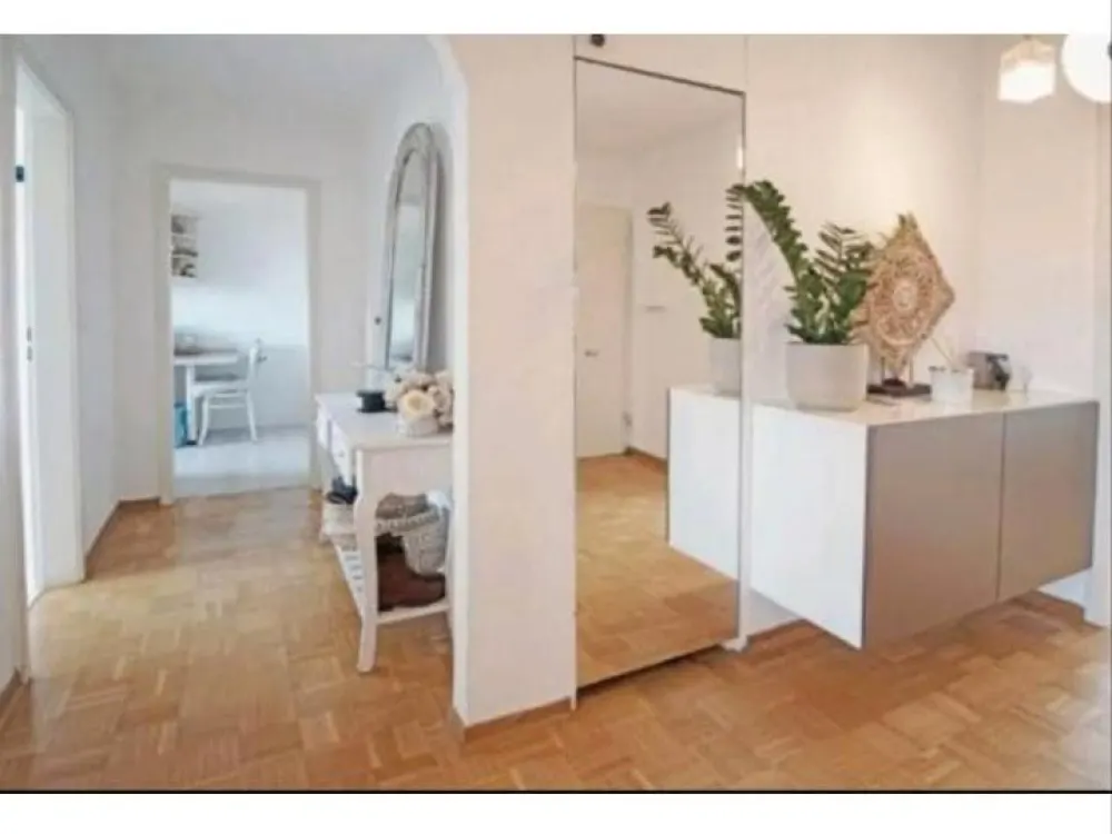 Helle 2-Zimmer-Wohnung mit großem Wohn-/Essbereich und Balkon