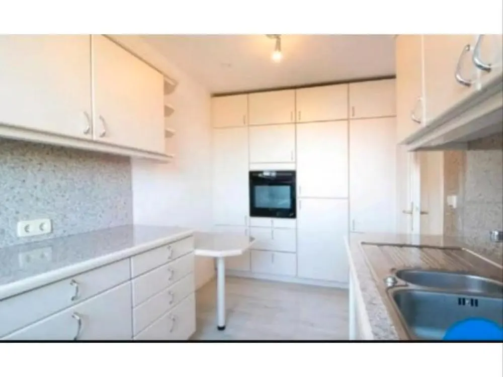 Helle 2-Zimmer-Wohnung mit großem Wohn-/Essbereich und Balkon