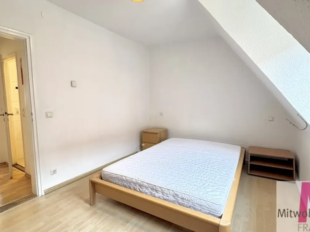 Unfurnished 2-Room Apartment in the Heart of the Old Town