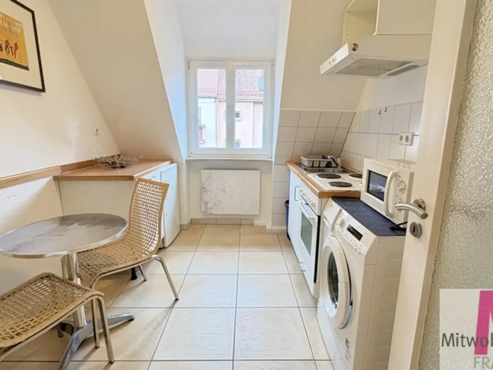 Unfurnished 2-Room Apartment in the Heart of the Old Town