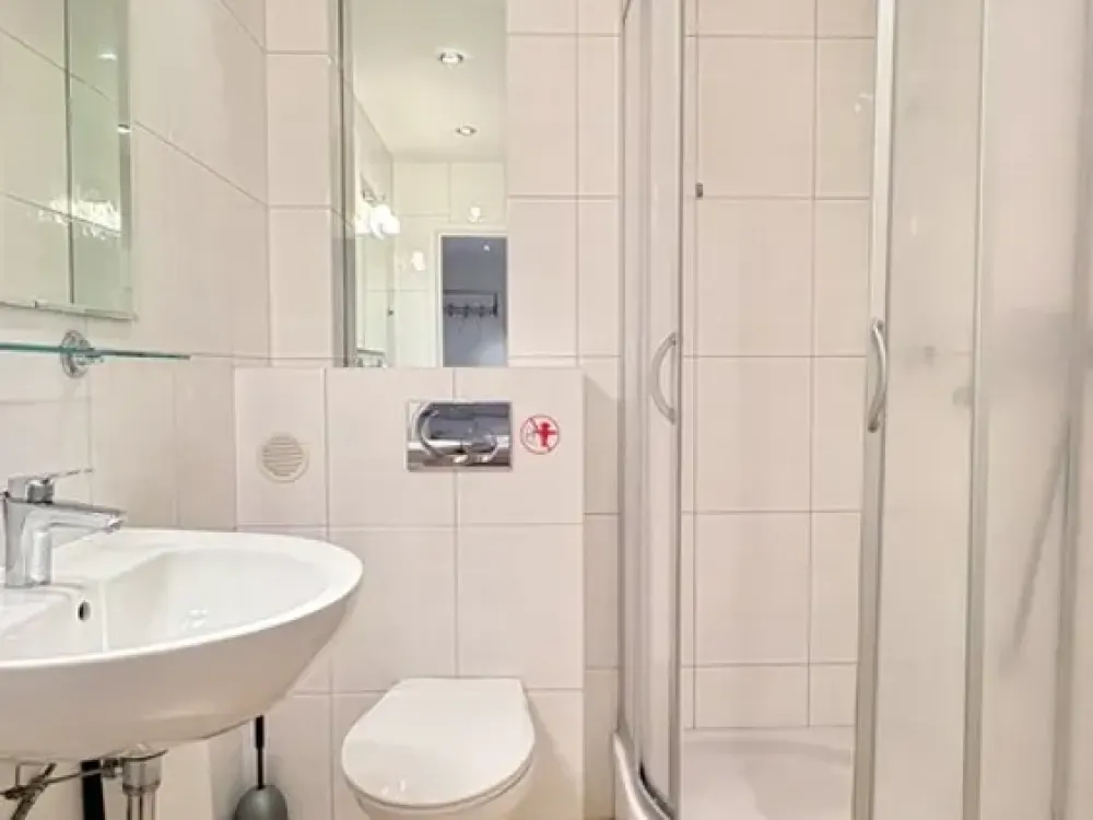 Unfurnished 2-Room Apartment in the Heart of the Old Town