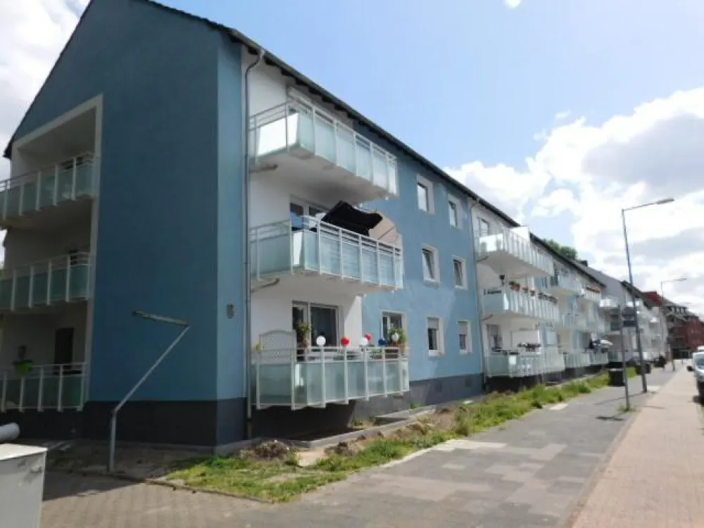 **Sehr schöne 2-Raumwohnung im 2. OG bezugsfertig renoviert mit 2 Balkone in zentraler Lage**