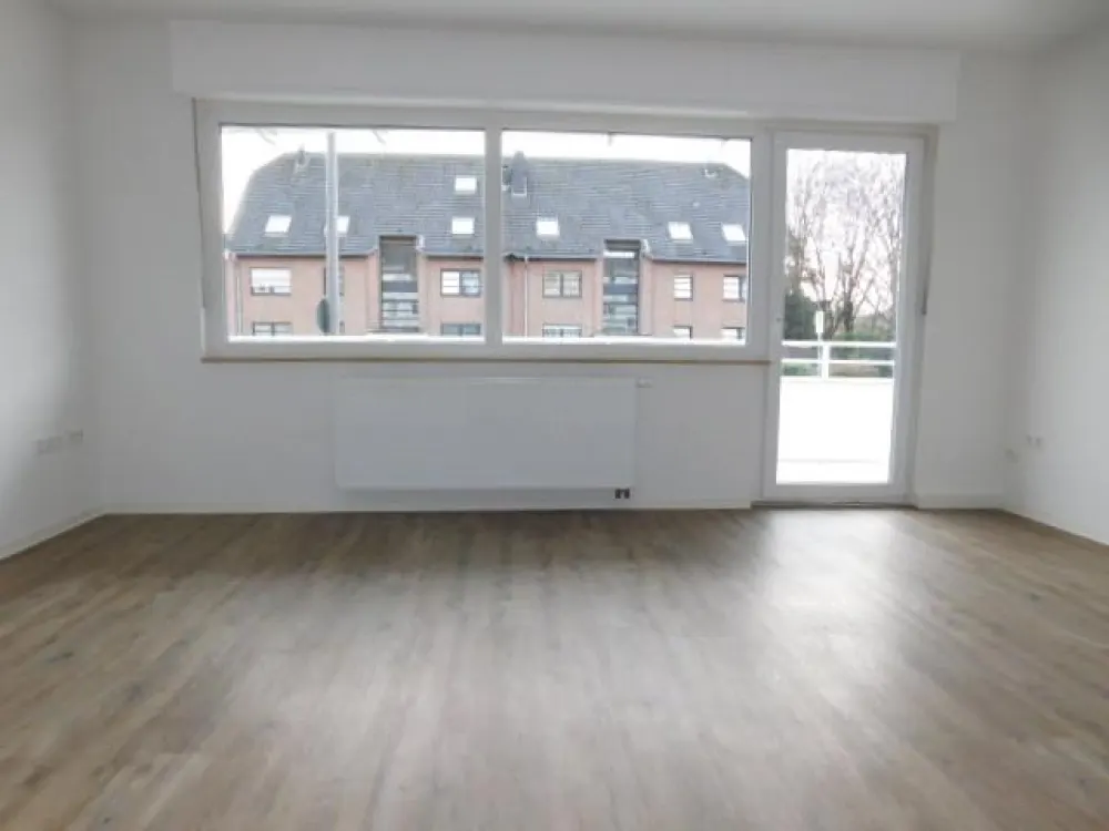 **Sehr schöne 2-Raumwohnung im 2. OG bezugsfertig renoviert mit 2 Balkone in zentraler Lage**