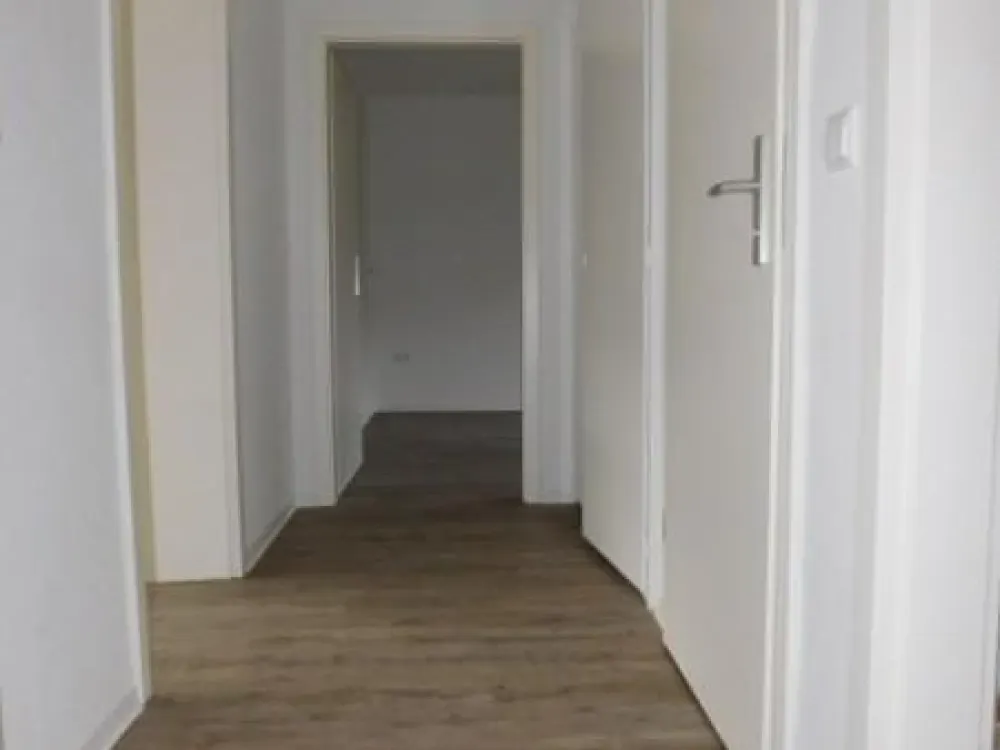 **Sehr schöne 2-Raumwohnung im 2. OG bezugsfertig renoviert mit 2 Balkone in zentraler Lage**