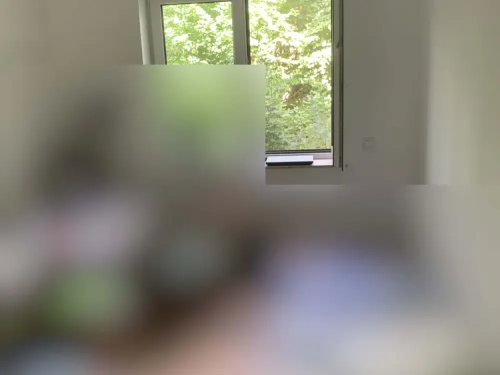 شقة حديثة من 4 غرف مع مطبخ مجهز وشرفة تبحث عن مستأجر جديد