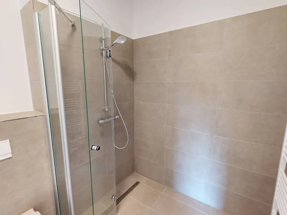 Modernster Wohnkomfort: Ihr neues Single-Apartment mit geschmackvoller Möblierung, EBK und BALKON...