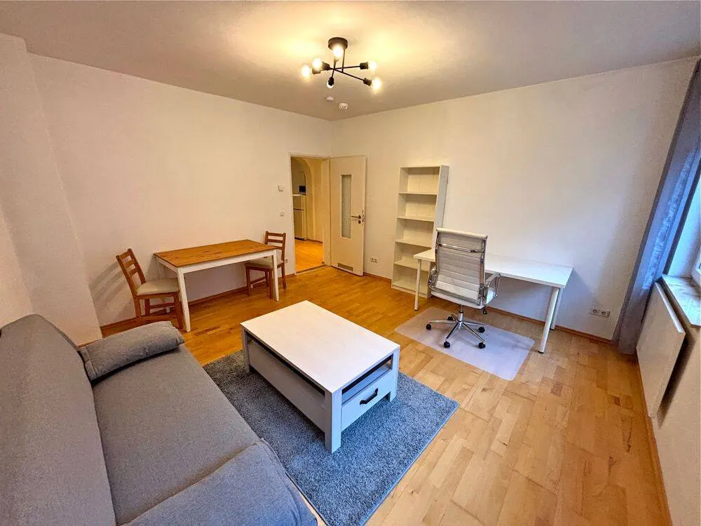 Citylage / Burgviertel: Gemütliche, vollständig möblierte 2-Zimmer-Wohnung im Nürnberger Burgviertel, ideal für Paare oder Studenten-WG