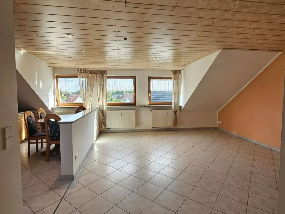 3-Zimmer-DG-Wohnung in Gebersdorf, ruhig, zentral & wird renoviert