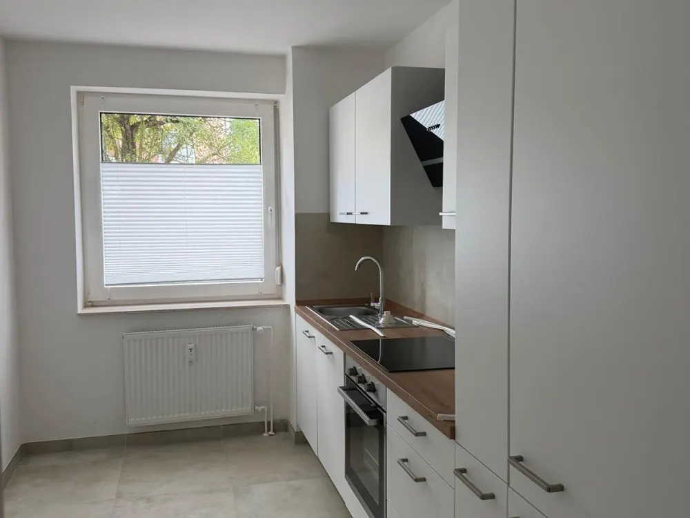 3 - Zimmer Erdgeschosswohnung mit Terrasse, Stellplatz und Garten