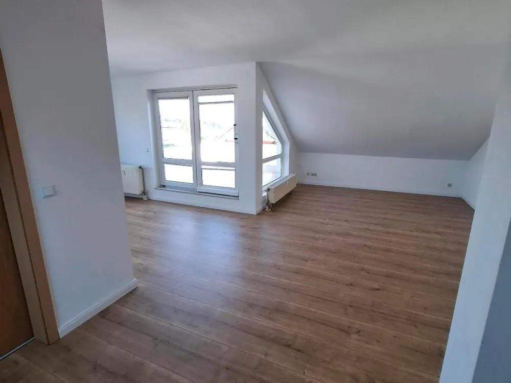 Renovierte 2 Zimmer Wohnung mit Balkon in Bad Emstal-Sand