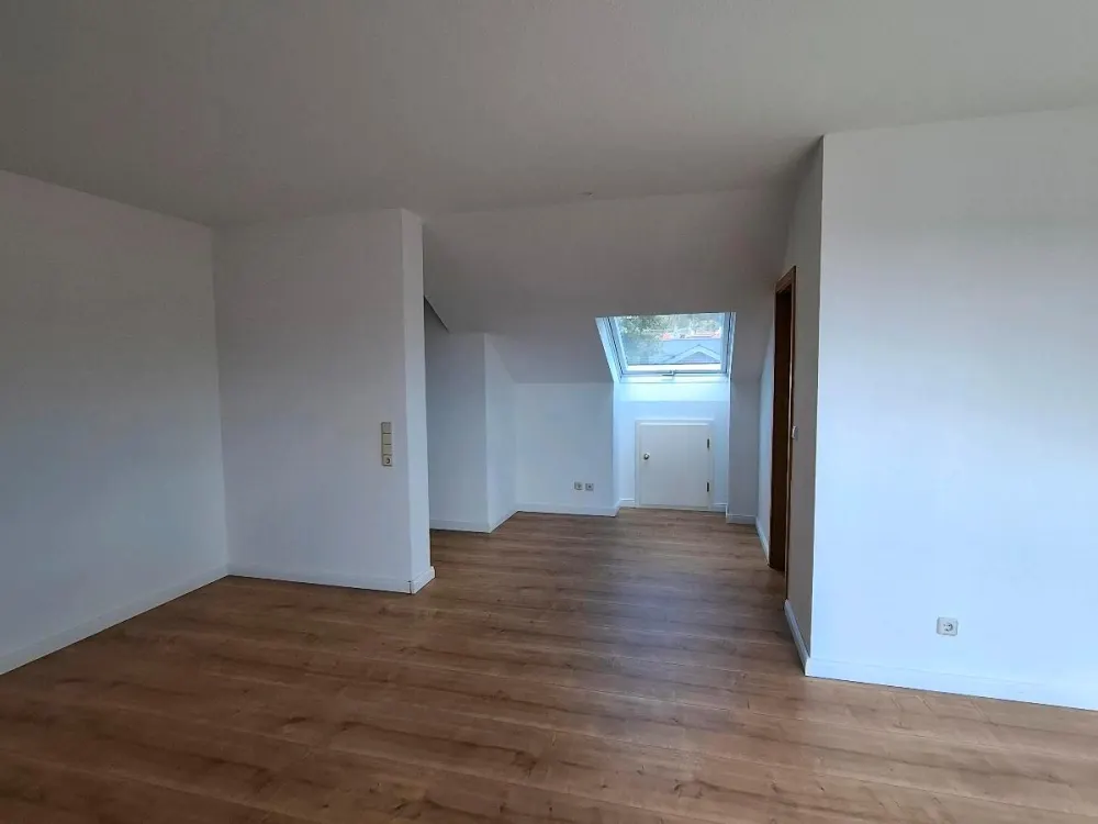 Renovierte 2 Zimmer Wohnung mit Balkon in Bad Emstal-Sand