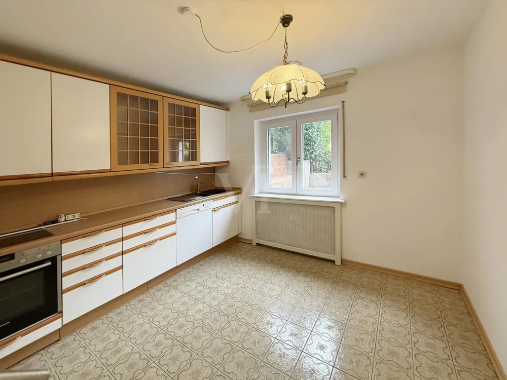 VON POLL - OBERURSEL: Erdgeschosswohnung im Eichwäldchen mit Gartennutzung