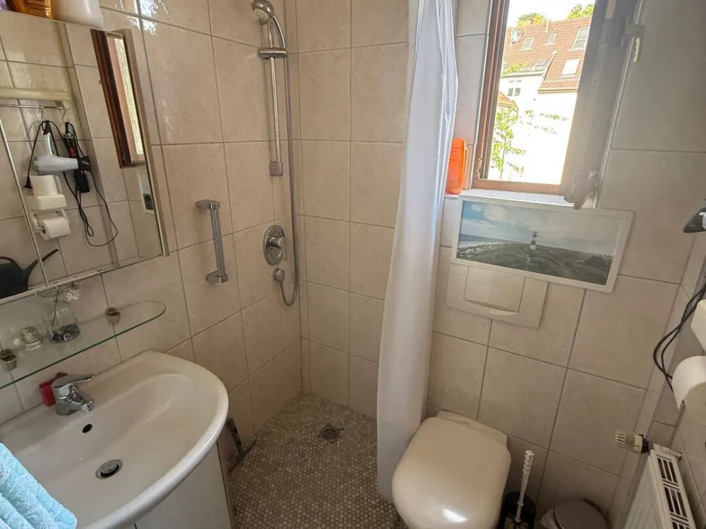 *** Gepflegte, teilmöblierte 2-Zi.Whg. mit EBK + Balkon + Gartenanteil ***
