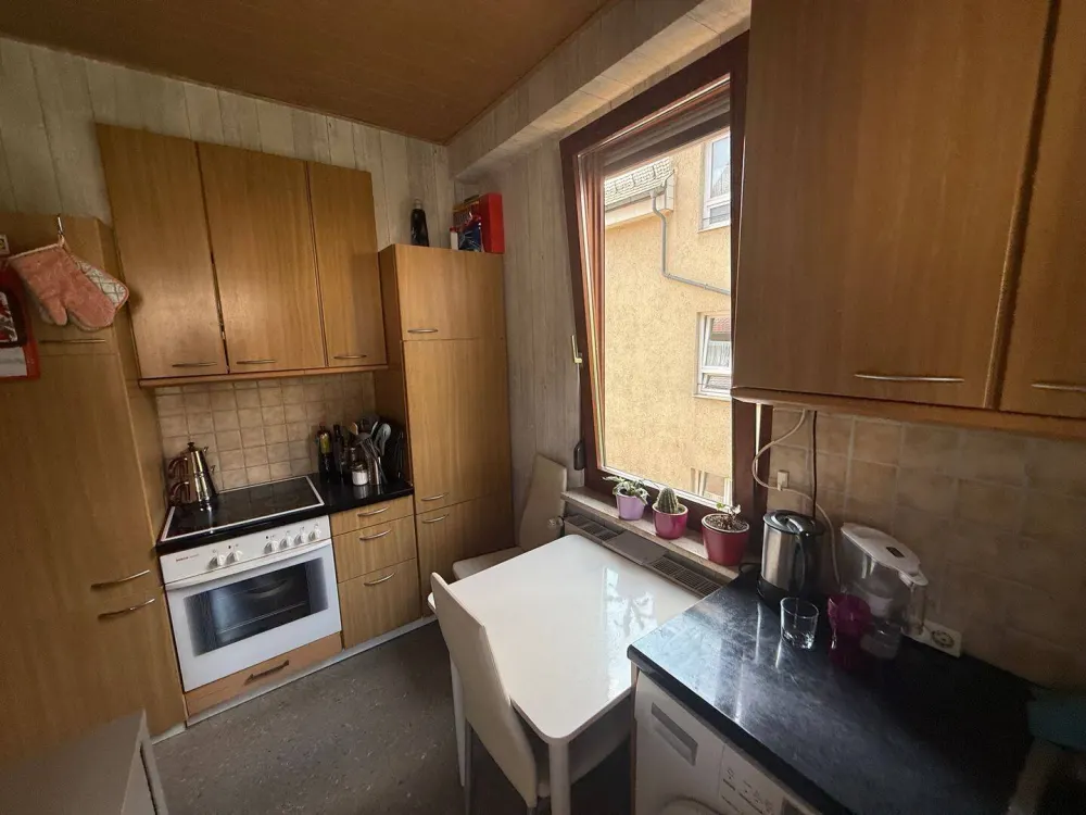 *** Gepflegte, teilmöblierte 2-Zi.Whg. mit EBK + Balkon + Gartenanteil ***