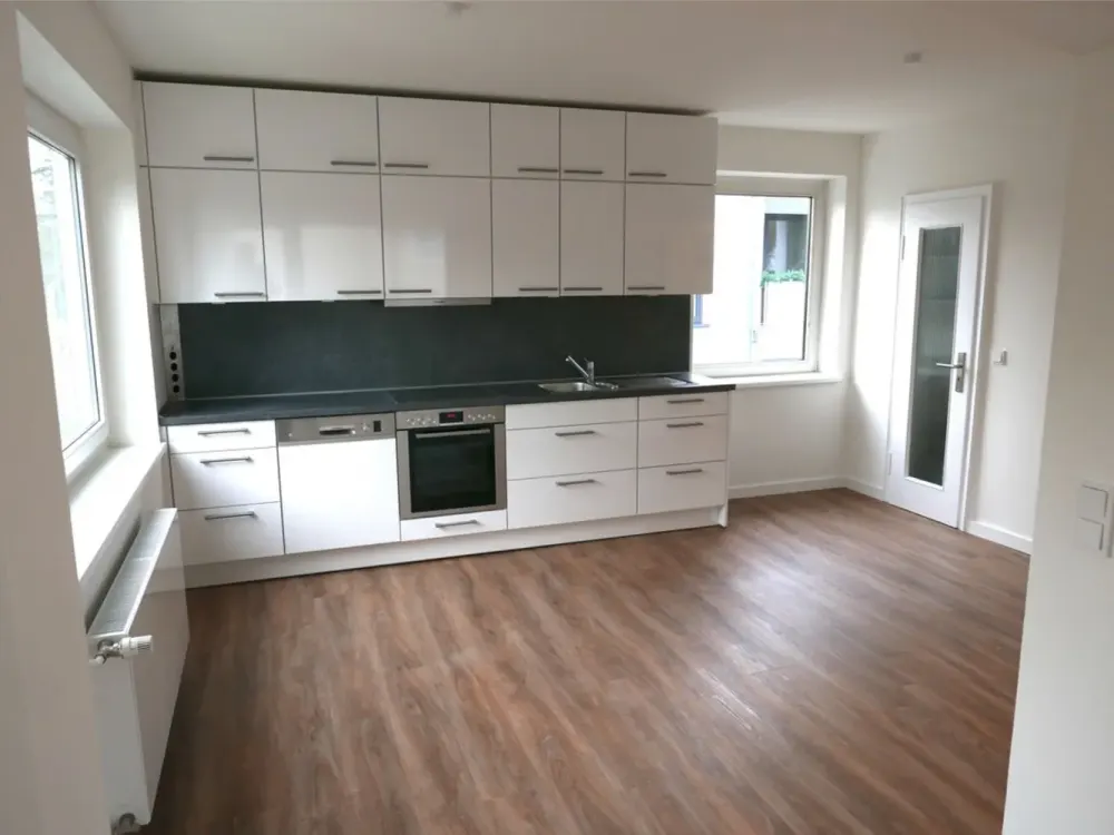 Stilvolle 5-Zimmer-Wohnung mit Einbauküche & Balkon, Nähe AK Harburg-Hamburg