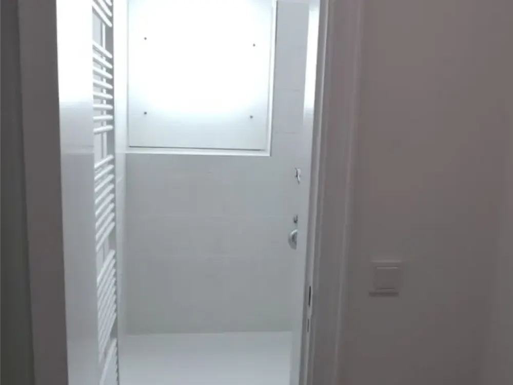 Stilvolle 5-Zimmer-Wohnung mit Einbauküche & Balkon, Nähe AK Harburg-Hamburg