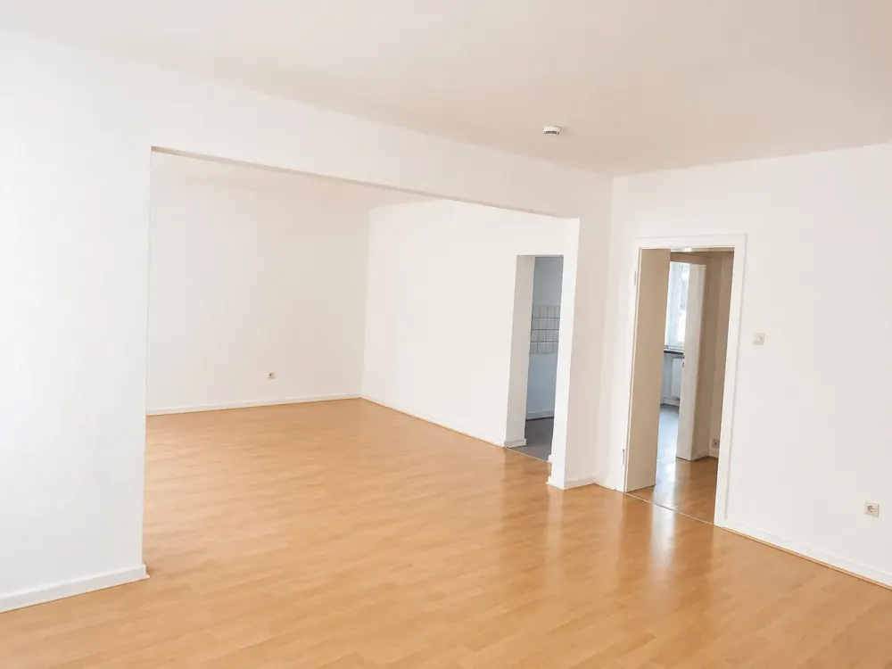 Großzügige 1-Zimmer-Wohnung mit optisch getrenntem Wohn- und Schlafbereich in Unterbilk