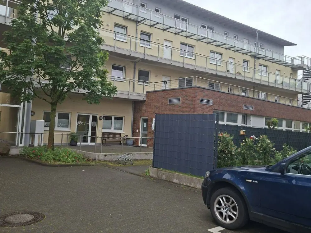 Bright 3-Room Apartment with Underground Parking Space and Elevator in Schloß Neuhaus