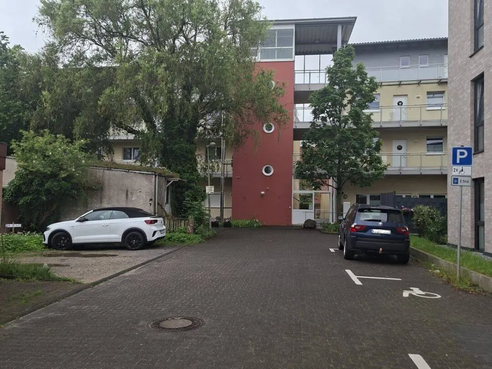 Bright 3-Room Apartment with Underground Parking Space and Elevator in Schloß Neuhaus