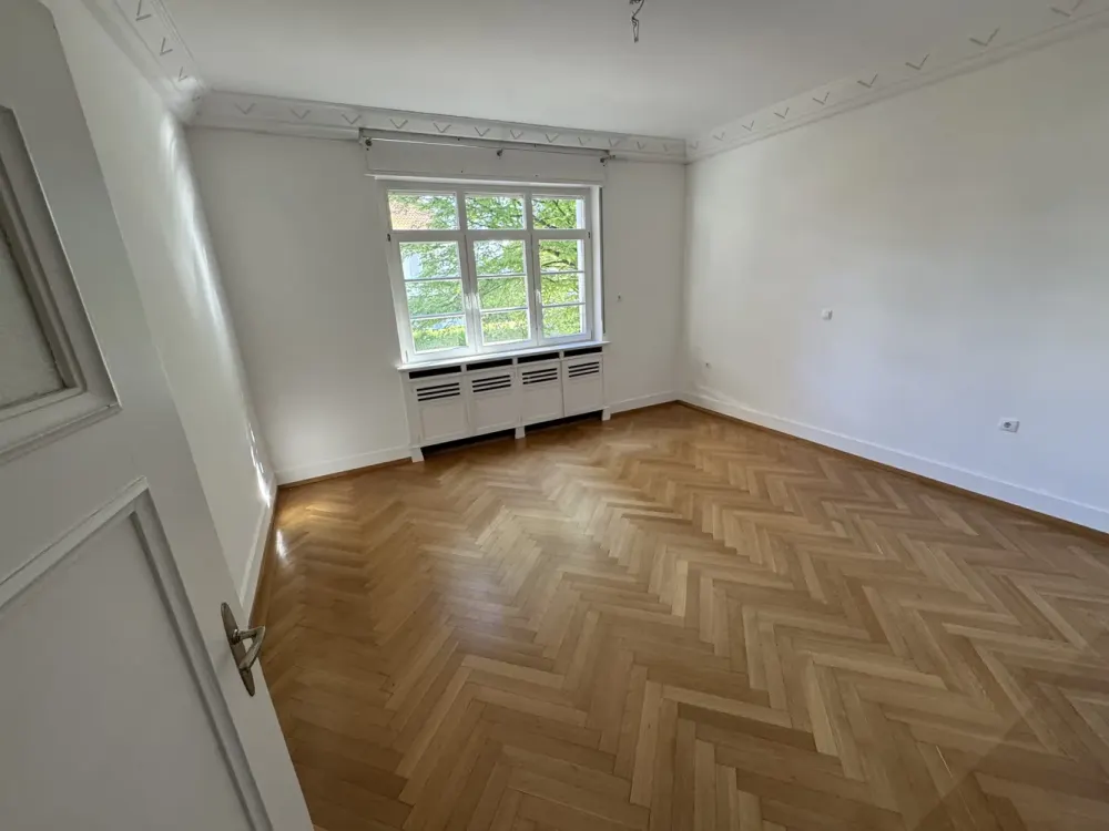 Elegante Erdgeschosswohnung mit Sonnenerker in begehrter Lage Oberesslingen
