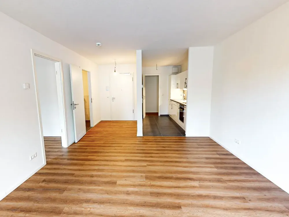Moderne Wohnung mit Balkon und EBK!