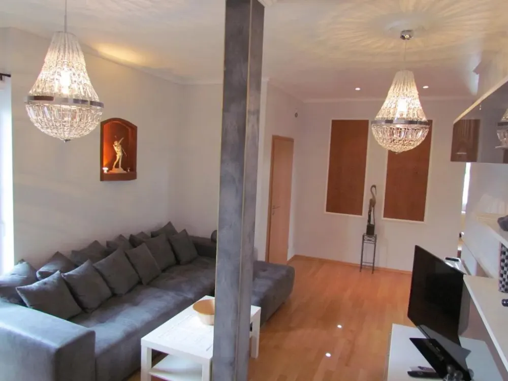 3,5 Zimmer Wohnung 1.Stock mit Gartenanteil