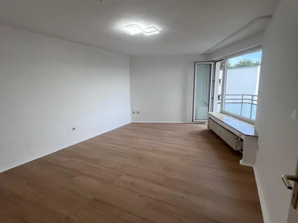 Renovierte 2ZKB mit Einbauküche und Balkon im vorderen Westen