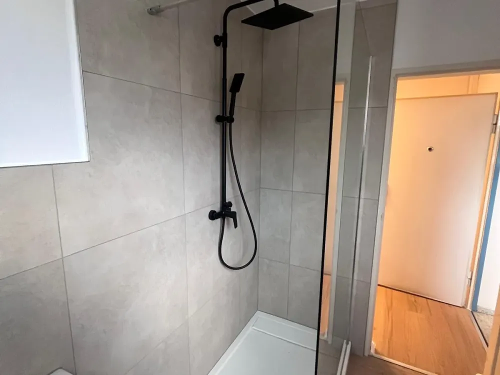 Renovierte 2ZKB mit Einbauküche und Balkon im vorderen Westen