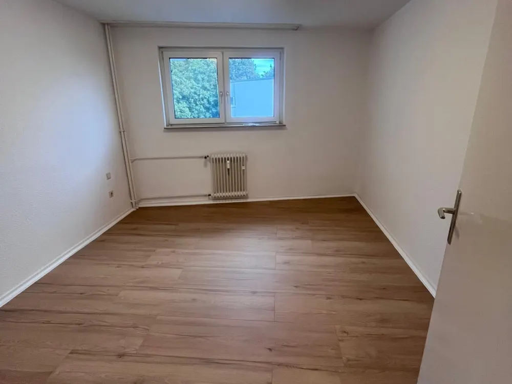 Renovierte 2ZKB mit Einbauküche und Balkon im vorderen Westen