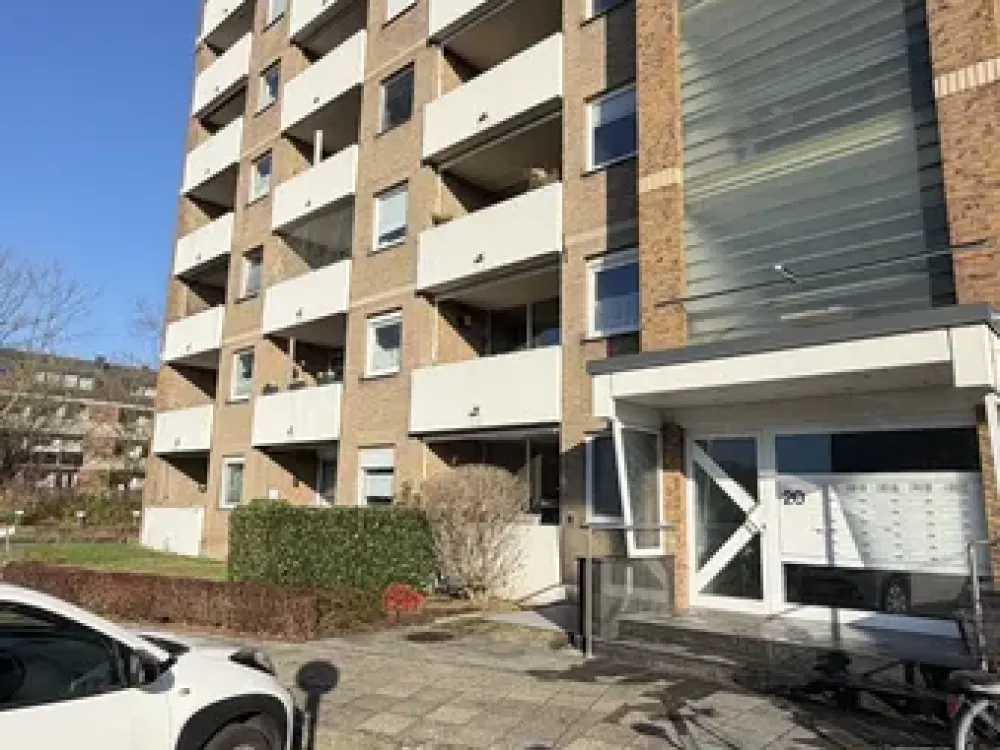 Stellplatz inklusive: ruhige 1-Zimmer-Wohnung mit Balkon und Aufzug