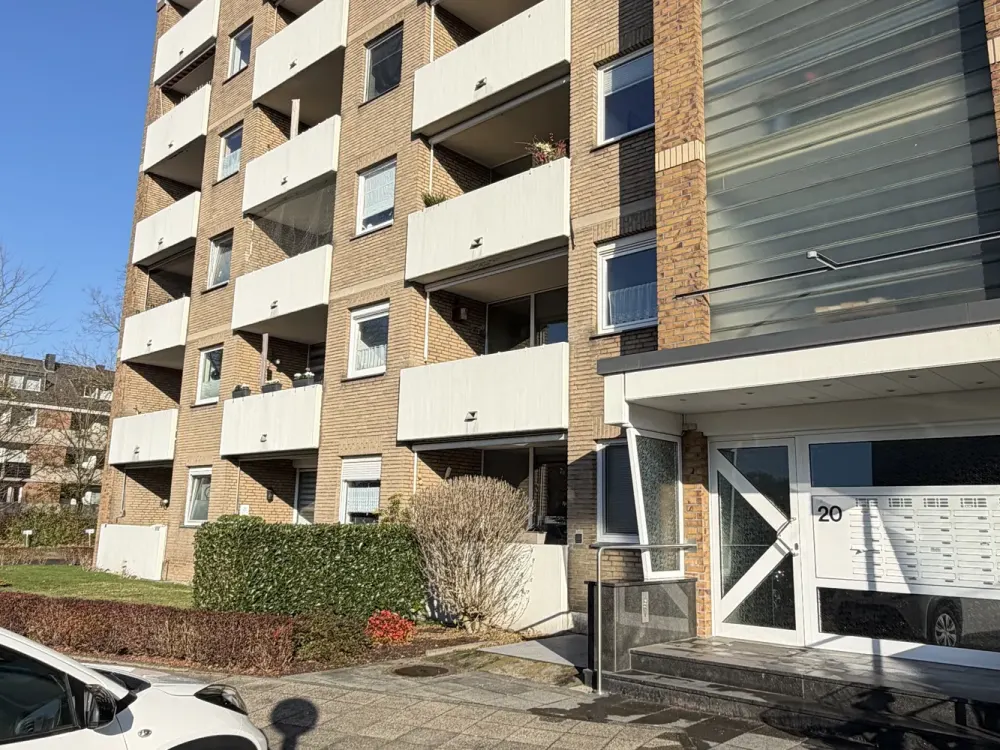 Stellplatz inklusive: ruhige 1-Zimmer-Wohnung mit Balkon und Aufzug