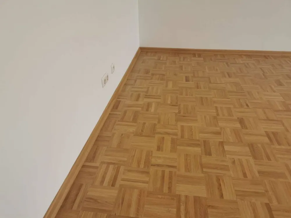 Frisch renoviert! Wohnen im Zentrum von Leipzig - Großzügige Single-Wohnung im DG mit Aufzug!