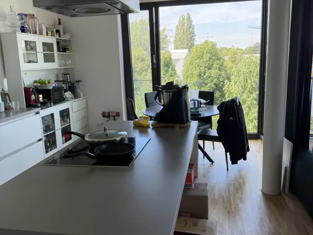 helle 4-Zimmer Wohnung mit Loggia
