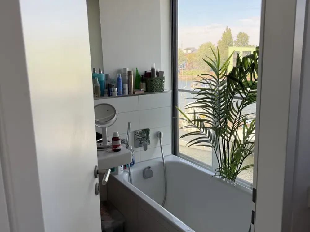 helle 4-Zimmer Wohnung mit Loggia