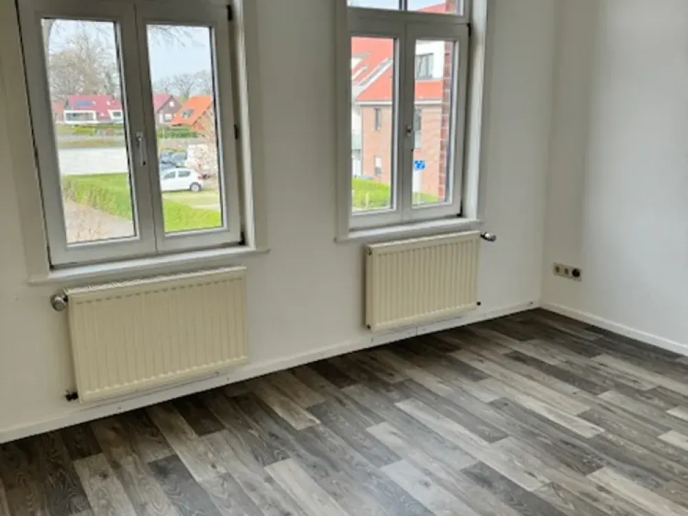 Bright 3-Room Apartment with High-Quality Features