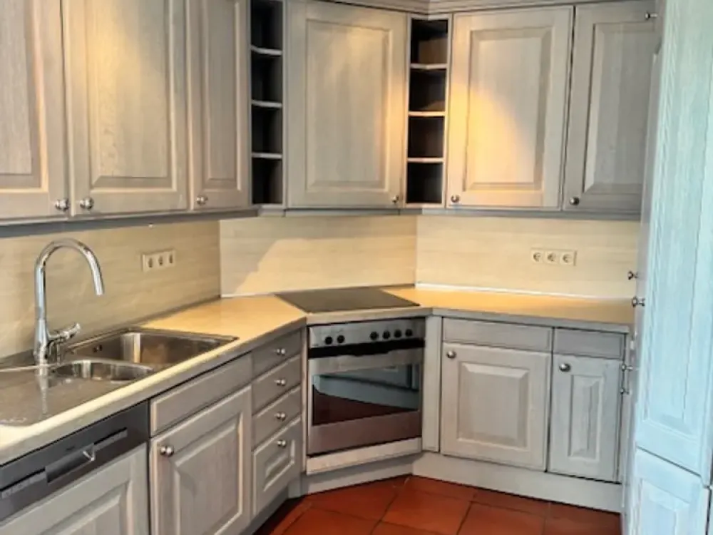Bright 3-Room Apartment with High-Quality Features