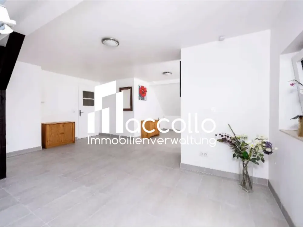 NEU Sanierte 2-Zimmer Dachgeschosswohnung