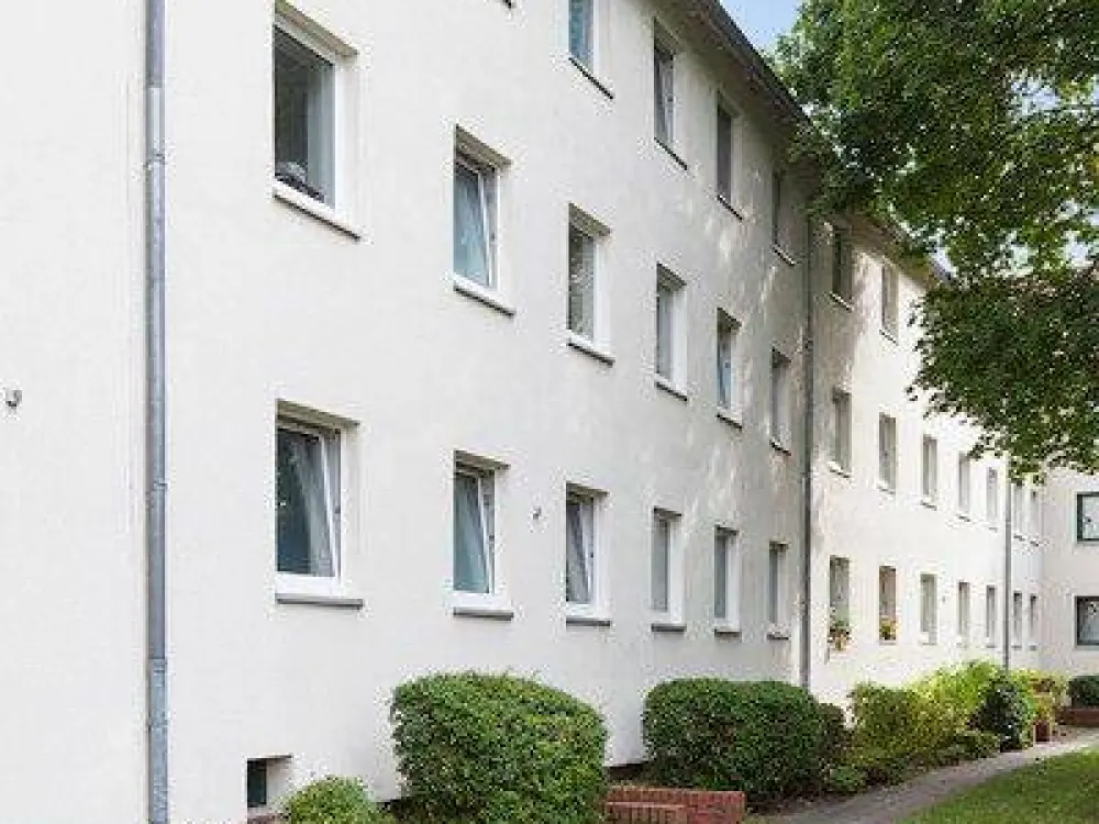 Stylish 2.5-Room Apartment with Daylight Bathroom and Balcony