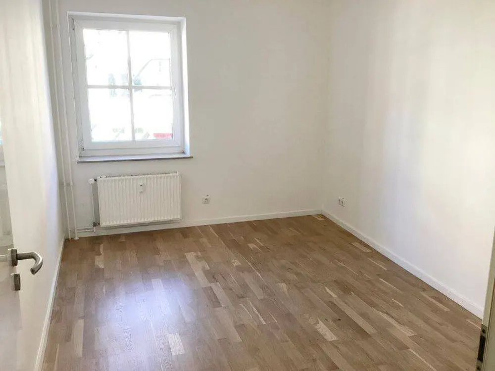 Stylish 2.5-Room Apartment with Daylight Bathroom and Balcony