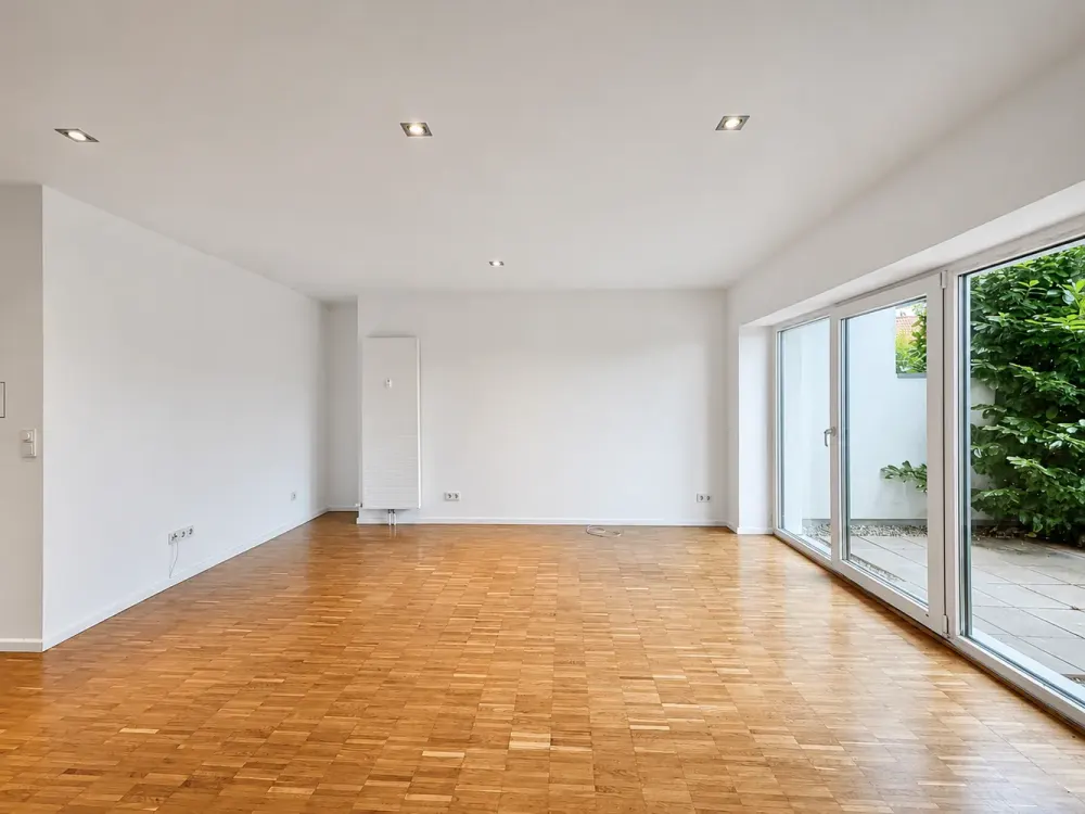 Moderne 3-Zimmer-Erdgeschosswohnung mit zwei Terrassen und zwei Gartenbereichen