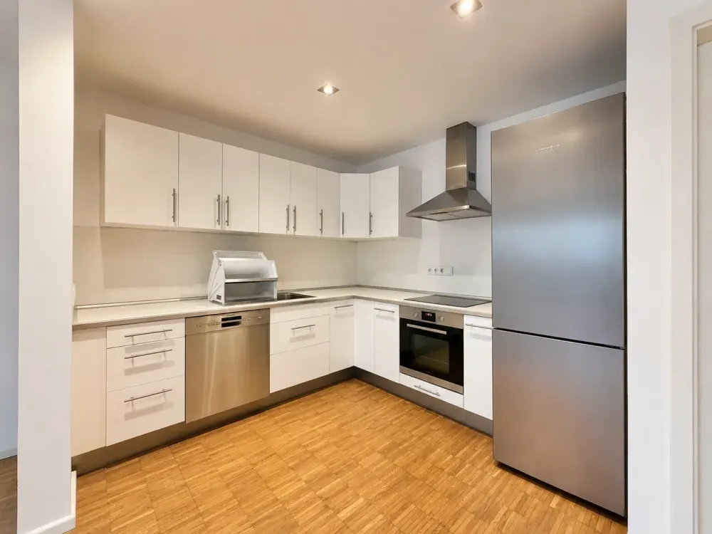 Moderne 3-Zimmer-Erdgeschosswohnung mit zwei Terrassen und zwei Gartenbereichen