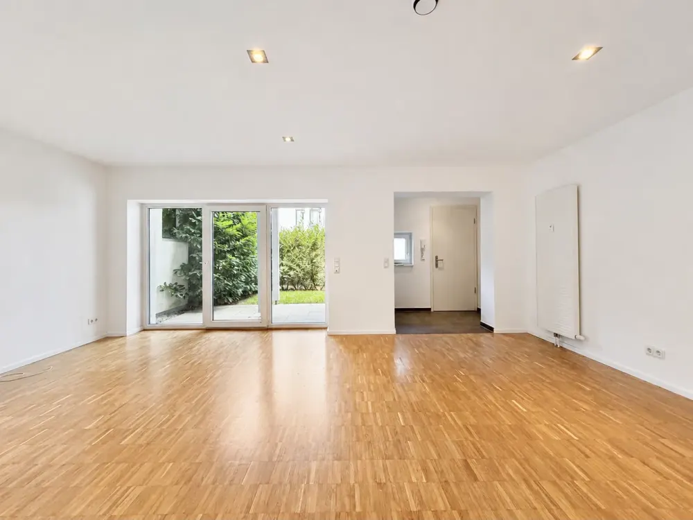 Moderne 3-Zimmer-Erdgeschosswohnung mit zwei Terrassen und zwei Gartenbereichen