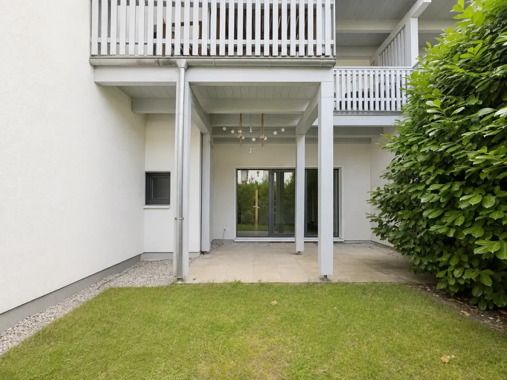 Moderne 3-Zimmer-Erdgeschosswohnung mit zwei Terrassen und zwei Gartenbereichen